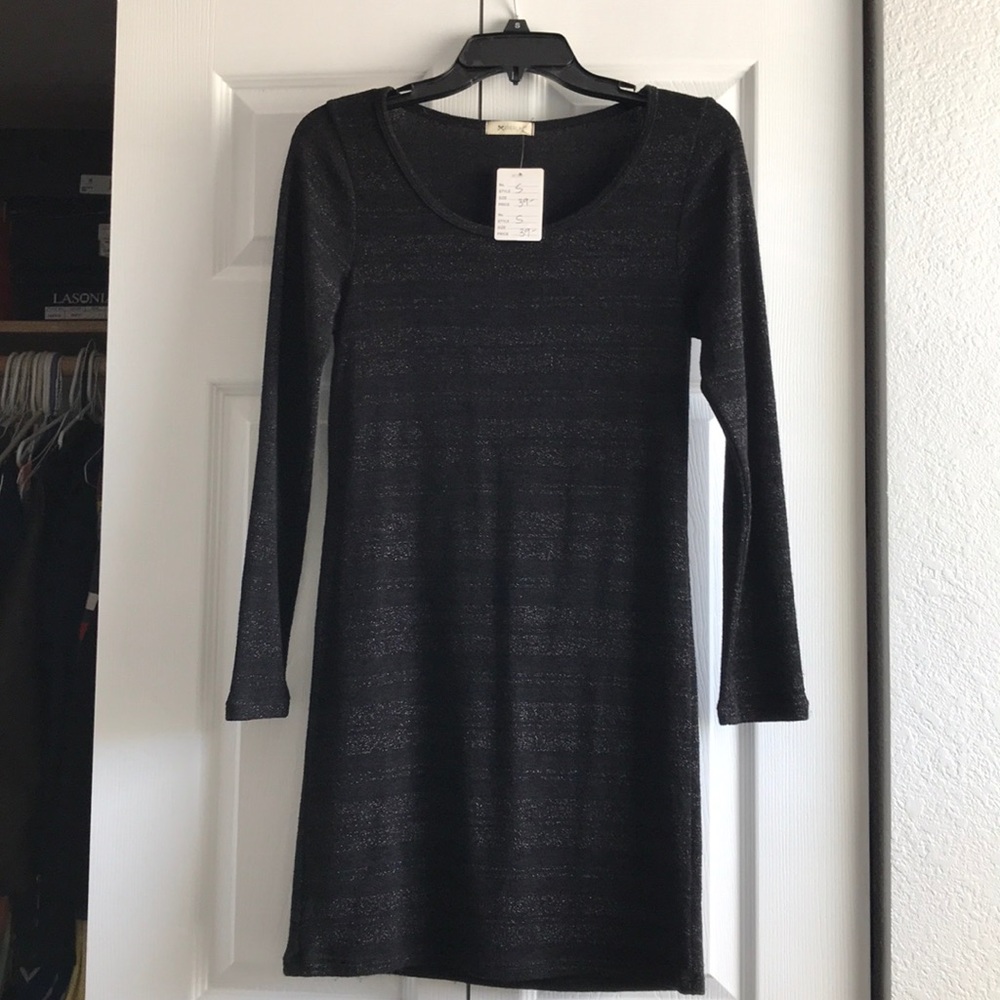 🆕 Black long sleeved dress